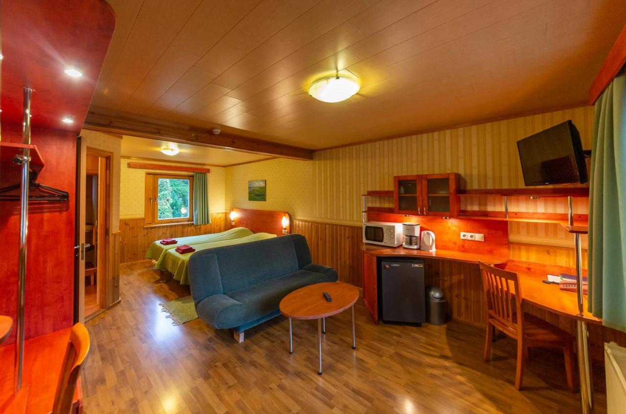 Padu Hotell Kärdla Szoba fotó